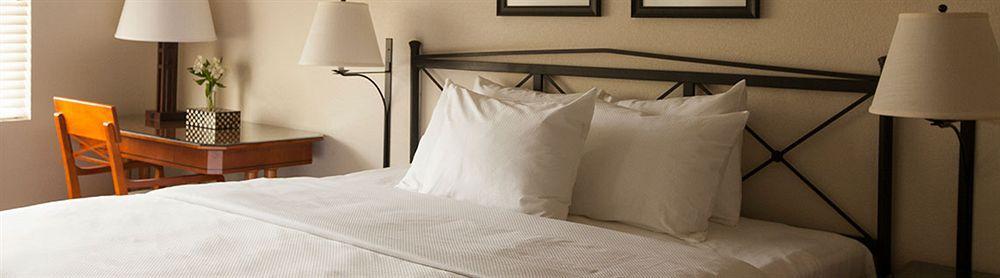 Ramada By Wyndham Rock Hill At Sullivan Center ภายนอก รูปภาพ