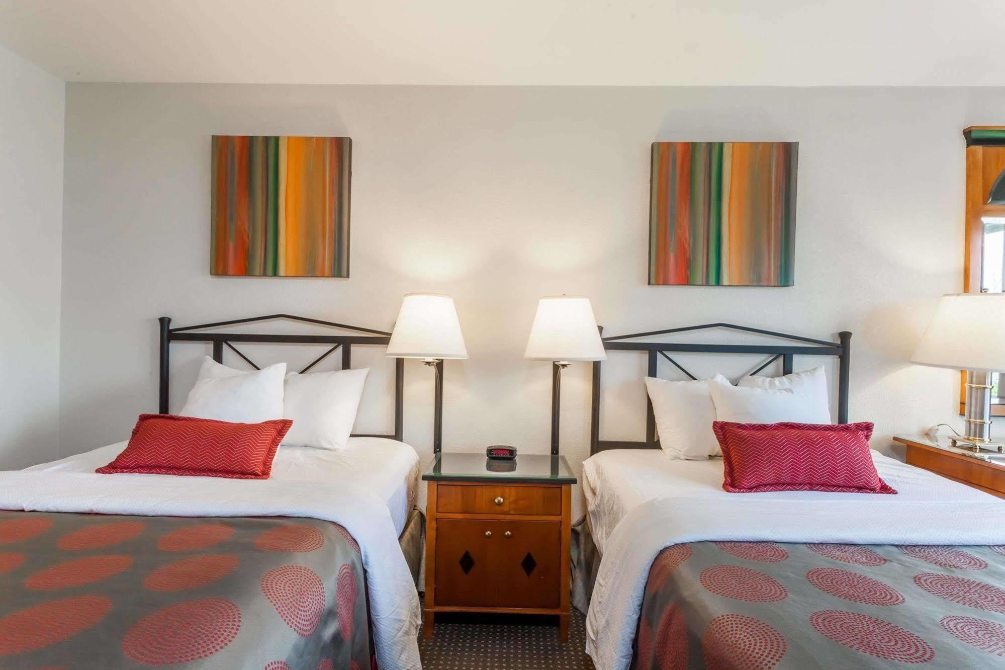 Ramada By Wyndham Rock Hill At Sullivan Center ภายนอก รูปภาพ