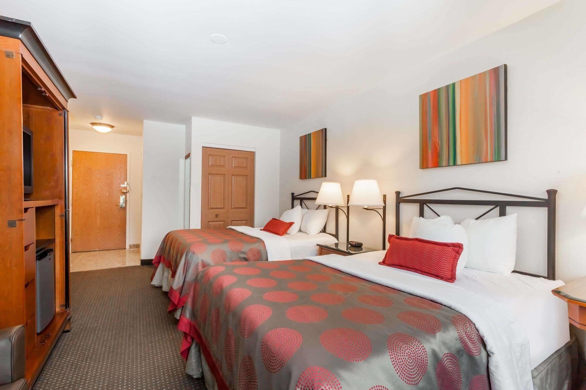 Ramada By Wyndham Rock Hill At Sullivan Center ภายนอก รูปภาพ