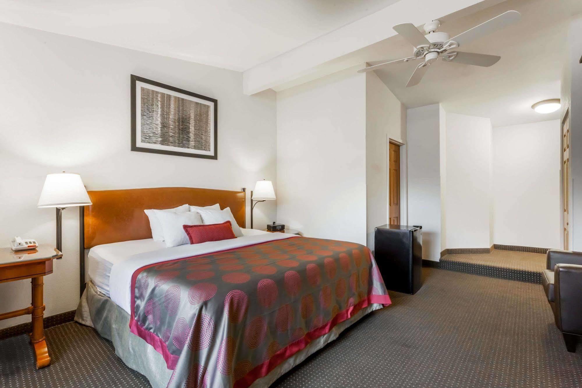 Ramada By Wyndham Rock Hill At Sullivan Center ภายนอก รูปภาพ