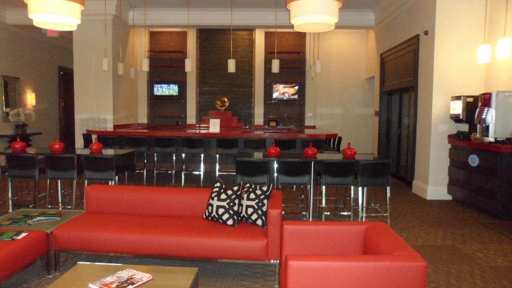 Ramada By Wyndham Rock Hill At Sullivan Center ภายนอก รูปภาพ